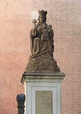 monumento a la virgen de la victoria